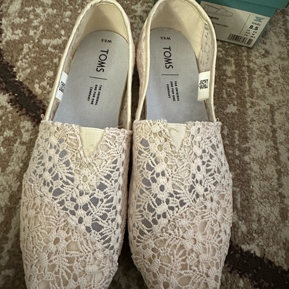 Floral toms sz 8.5 - Picture 2 of 5